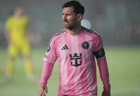 ‘One of a kind’ Messi hits 900 career goals