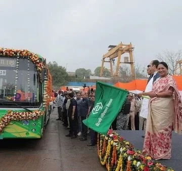 CM Rekha Gupta Flags Off 300 New EV Buses, DTC Fleet Crosses 2,000 Electric Buses