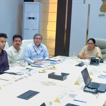 Delhi CM reviews preparedness to tackle waterlogging ahead of monsoons, June 30 deadline set for drain de-silting