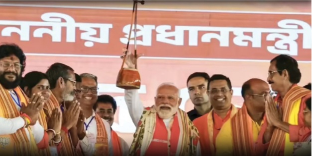 ‘Maa’ is crying, ‘Maati’ is taken over by infiltrators, ‘Manush’ is terrified, Says PM Modi in Bengal ‘Maa’ is crying, ‘Maati’ is taken over by infiltrators, ‘Manush’ is terrified, Says PM Modi in Bengal