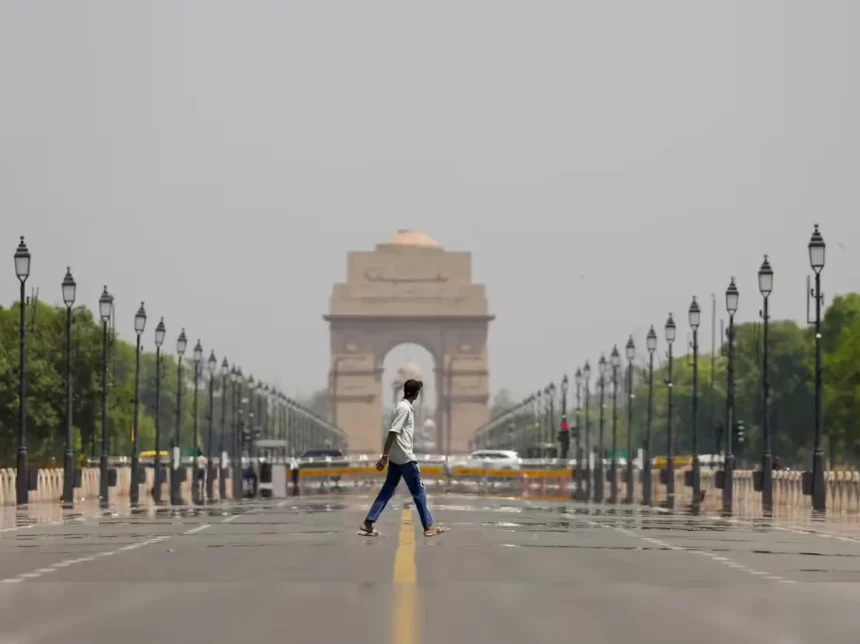 Delhi: Heatwave-Like Conditions Grip City With Soaring Temps Delhi: Heatwave-Like Conditions Grip City With Soaring Temps