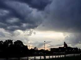 Delhi: IMD issues yellow alert for weekend, warns of rain, thunderstorms and lightning Delhi: IMD issues yellow alert for weekend, warns of rain, thunderstorms and lightning