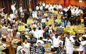 first MCD House meeting Went Into Chaos under Mayor Pravesh wahi first MCD House meeting Went Into Chaos under Mayor Pravesh wahi