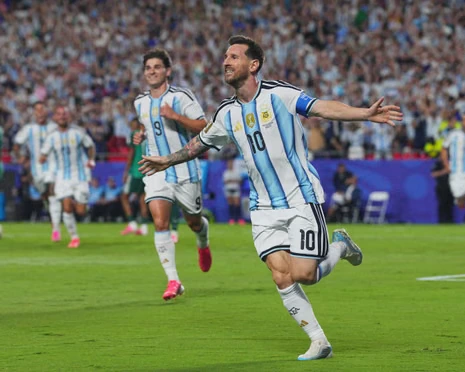 Messi dazzles With Hattrck To equal World Cup record as Argentina breeze past Algeria Messi dazzles With Hattrck To equal World Cup record as Argentina breeze past Algeria