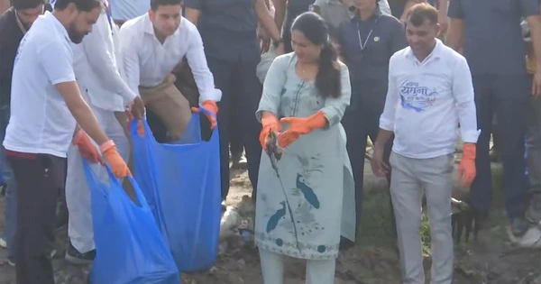 Rekha Gupta joins mega cleanliness drive on Yamuna riverbank, calls for public participation Rekha Gupta joins mega cleanliness drive on Yamuna riverbank, calls for public participation