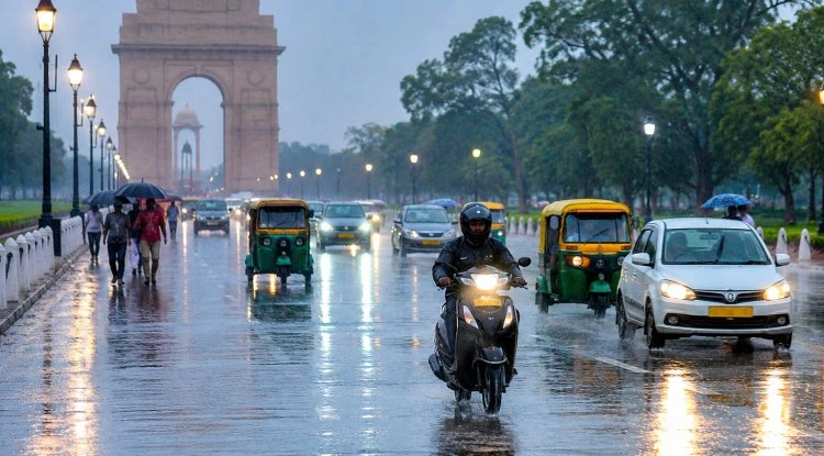 Delhi IMD Issues Yellow Alert for Rain, Thunderstorm and Strong Winds Delhi IMD Issues Yellow Alert for Rain, Thunderstorm and Strong Winds