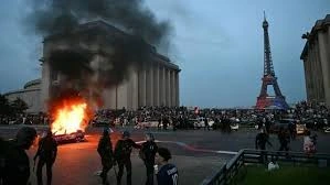 100 arrested and dozens of Cops injured after Champions League riots in France 100 arrested and dozens of Cops injured after Champions League riots in France