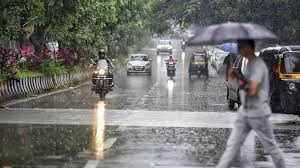 Delhi: Temp Drop by 7°C Amid Storms and Rain; IMD Warns of Severe Weather Delhi: Temp Drop by 7°C Amid Storms and Rain; IMD Warns of Severe Weather