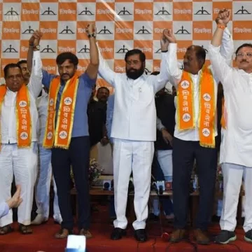 6 MPs formally join Eknath Shinde’s Shiv Sena, dealing big blow to Uddhav Thackeray