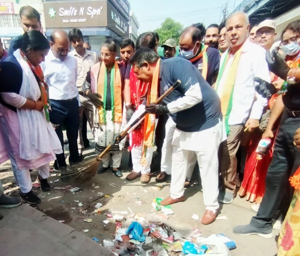 Citywide cleanliness drive launched by Delhi BJP Citywide cleanliness drive launched by Delhi BJP