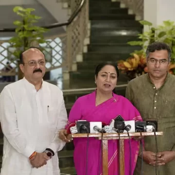 CM Rekha Gupta Approves ‘Delhi Lakshmi Yojana’; Women To Get ₹2,500 Monthly CM Rekha Gupta Approves ‘Delhi Lakshmi Yojana’; Women To Get ₹2,500 Monthly