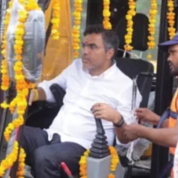 Parvesh Sahib Singh launches Rs 5.24 cr high-tech drain cleanup drive Parvesh Sahib Singh launches Rs 5.24 cr high-tech drain cleanup drive