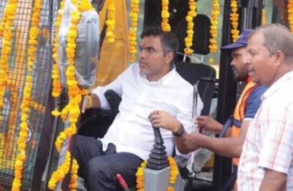 Parvesh Sahib Singh launches Rs 5.24 cr high-tech drain cleanup drive Parvesh Sahib Singh launches Rs 5.24 cr high-tech drain cleanup drive