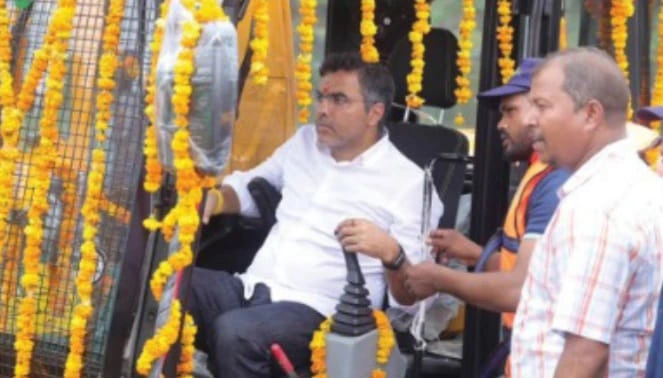 Parvesh Sahib Singh launches Rs 5.24 cr high-tech drain cleanup drive Parvesh Sahib Singh launches Rs 5.24 cr high-tech drain cleanup drive