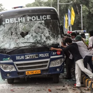 Over 100 cops injured, 70 detained as CJP’s ‘Chalo Sansad’ protest turns chaotic
