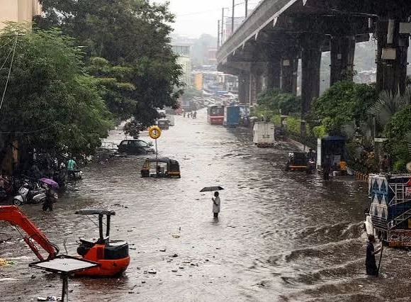 IMD Issues Flash Flood Warning for Mumbai, Pune, Thane IMD Issues Flash Flood Warning for Mumbai, Pune, Thane
