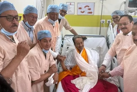 Sonam Wangchuk breaks 26-day fast in presence of Union Min JP Nadda, Jitendra Singh Sonam Wangchuk breaks 26-day fast in presence of Union Min JP Nadda, Jitendra Singh