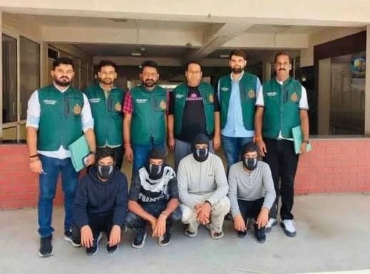 Delhi Police busts Pak-backed terror network, four held Delhi Police busts Pak-backed terror network, four held