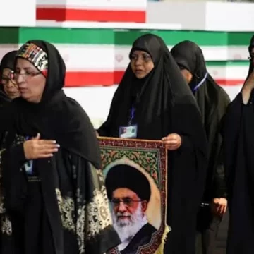 Iran begins public mourning for Ayatollah khomeini Iran begins public mourning for Ayatollah khomeini
