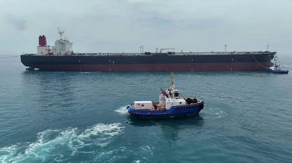 Iran fires missiles at commercial ships in Strait of Hormuz Iran fires missiles at commercial ships in Strait of Hormuz