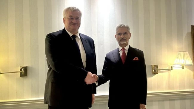 Jaishankar condemns strikes on Indian seafarers Takes Up Matter with Ukraine Jaishankar condemns strikes on Indian seafarers Takes Up Matter with Ukraine