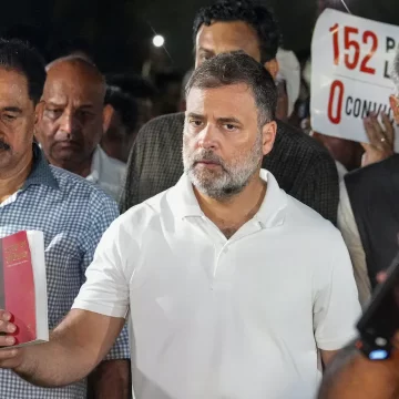 Lop Rahul Gandhi leads INDIA bloc march to Gandhi Smriti Lop Rahul Gandhi leads INDIA bloc march to Gandhi Smriti