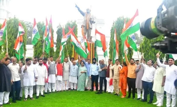 Delhi: CM Rekha Gupta, MLAs participate in Tiranga Yatra at Assembly premises Delhi: CM Rekha Gupta, MLAs participate in Tiranga Yatra at Assembly premises
