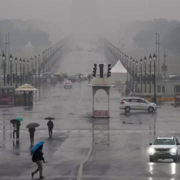 -weather-smog-PTI Rain brings Delhi temp down; AQI improves