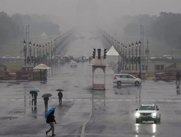 -weather-smog-PTI Rain brings Delhi temp down; AQI improves