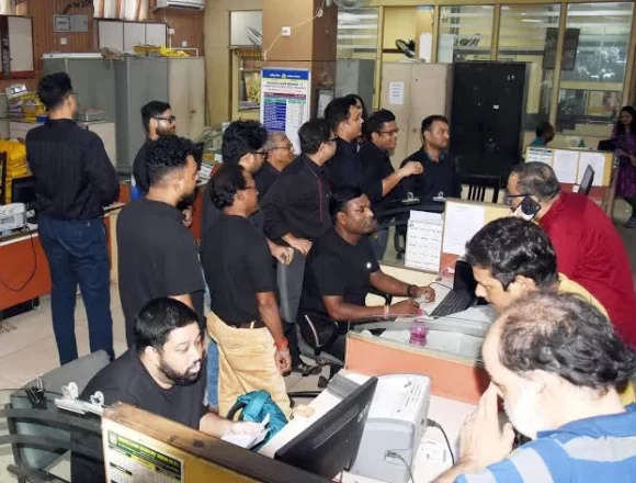 Bank unions defer three-day nationwide strike after ‘understandings reached’ with IBA Bank unions defer three-day nationwide strike after ‘understandings reached’ with IBA