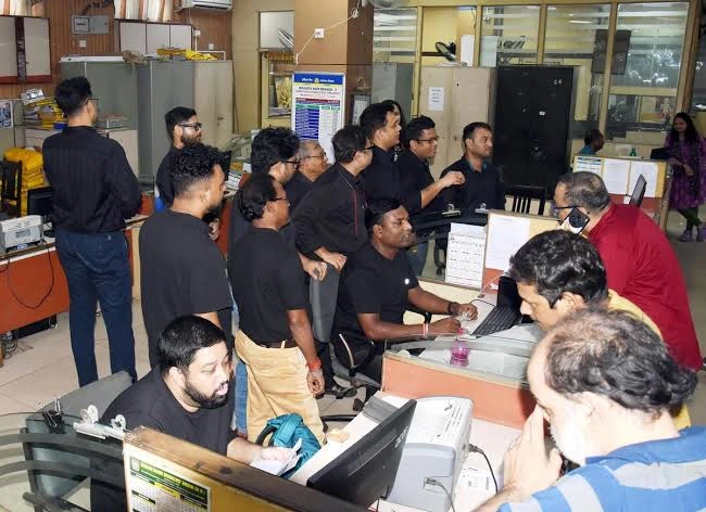 Bank unions defer three-day nationwide strike after ‘understandings reached’ with IBA Bank unions defer three-day nationwide strike after ‘understandings reached’ with IBA