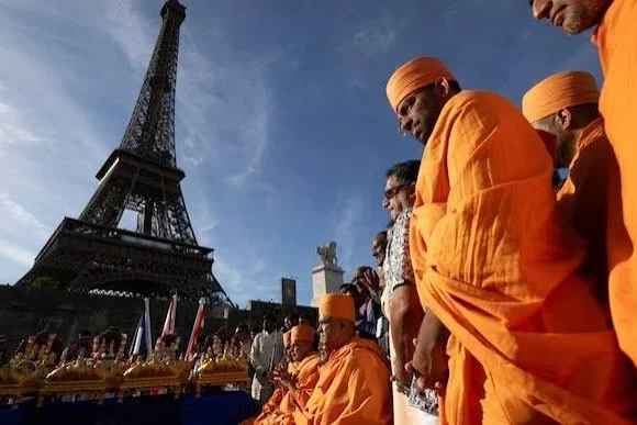 Eiffel Tower closes amid row over women staff Moved Out Of Sight during Hindu group’s visit Eiffel Tower closes amid row over women staff Moved Out Of Sight during Hindu group’s visit