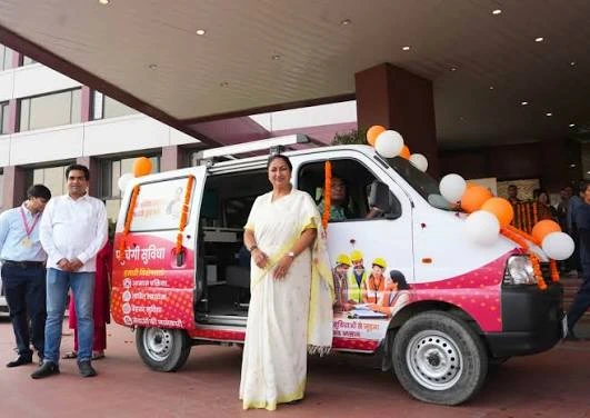 Delhi Govt flags off 4 mobile vans to take labour services to workers’ doorstep Delhi Govt flags off 4 mobile vans to take labour services to workers’ doorstep