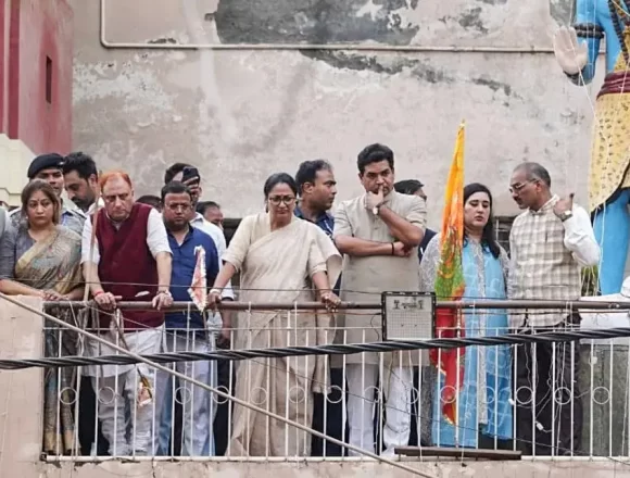 Delhi CM orders magisterial inquiry into Satya Niketan building collapse Delhi CM orders magisterial inquiry into Satya Niketan building collapse