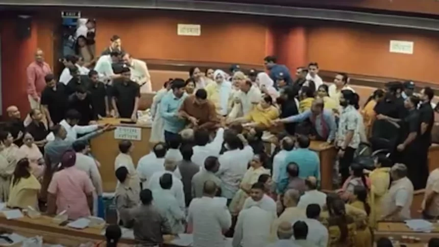 Delhi pollution debate turns ugly as BJP- AAP clash erupts in MCD House Delhi pollution debate turns ugly as BJP- AAP clash erupts in MCD House