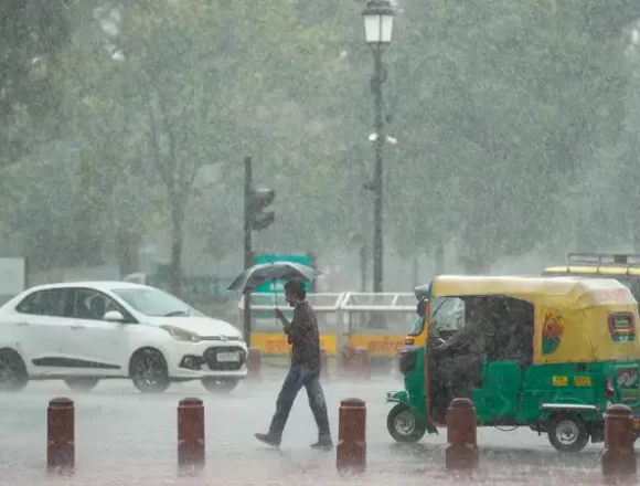 Delhi rain: Overnight showers bring winter chill, AQI improves to 133; IMD issues yellow alert Delhi rain: Overnight showers bring winter chill, AQI improves to 133; IMD issues yellow alert
