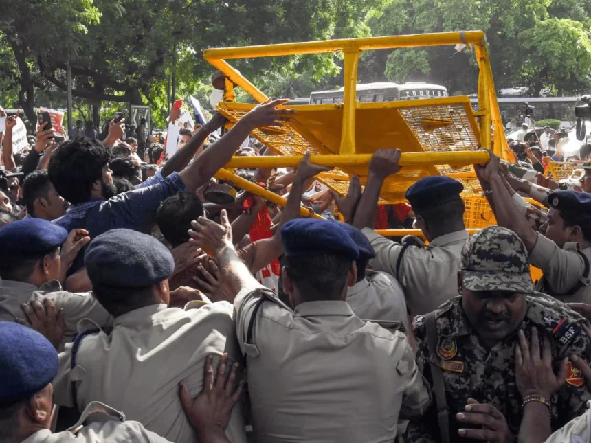 Delhi protests: Former CM Sheila Dikshit’s daughter among 120 detained in Delhi On on Day 3 Of protests Delhi protests: Former CM Sheila Dikshit’s daughter among 120 detained in Delhi On on Day 3 Of protests