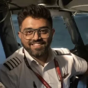 Stabbed In Cockpit, Indian Captain Helps Avert Disaster, Save All 174 On Flydubai Flight Stabbed In Cockpit, Indian Captain Helps Avert Disaster, Save All 174 On Flydubai Flight