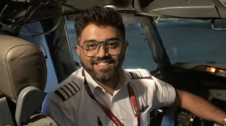 Stabbed In Cockpit, Indian Captain Helps Avert Disaster, Save All 174 On Flydubai Flight Stabbed In Cockpit, Indian Captain Helps Avert Disaster, Save All 174 On Flydubai Flight