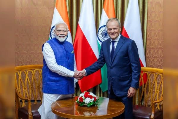 PM Modi, Donald Tusk to Review Bilateral Ties; Several Agreements Expected PM Modi, Donald Tusk to Review Bilateral Ties; Several Agreements Expected